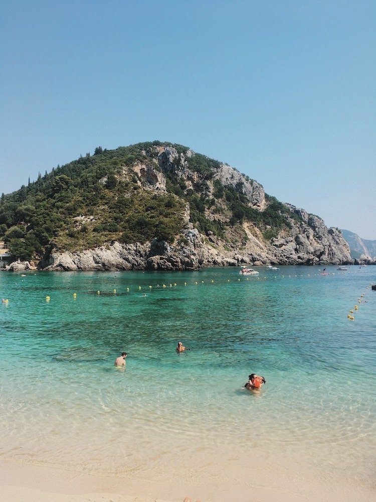 Plage de Paleokastritsa : Agios Spiridonas