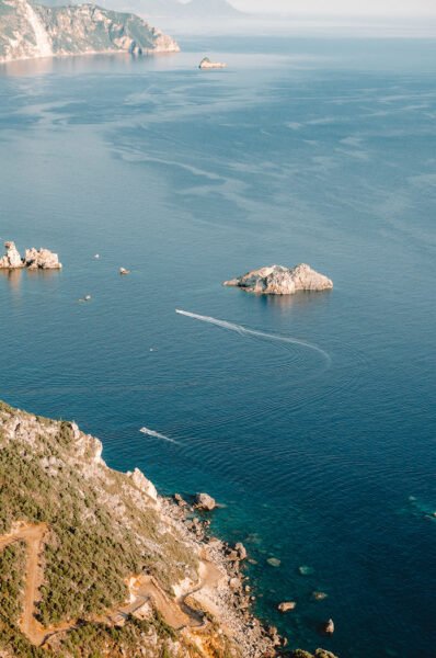 Vue sur la baie de Paleokastitsa depuis Angelokastro